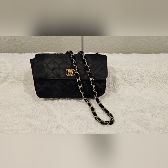 CHANEL Black Quilted Crossbody Bag with Chain - Picture 1 of 5